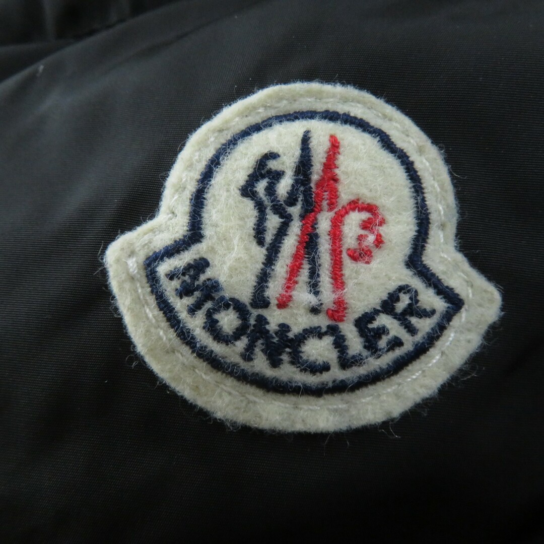 MONCLER(モンクレール)の良品◎MONCLER モンクレール 18-19AW GRIVE グリーヴェ ワッペン・フード付き ロング丈 ダウンコート ブラック 1 正規品 レディース レディースのジャケット/アウター(ダウンコート)の商品写真