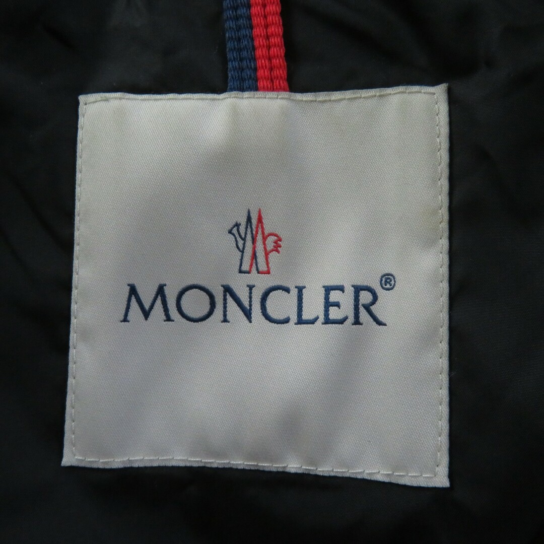 MONCLER(モンクレール)の良品◎MONCLER モンクレール 18-19AW GRIVE グリーヴェ ワッペン・フード付き ロング丈 ダウンコート ブラック 1 正規品 レディース レディースのジャケット/アウター(ダウンコート)の商品写真