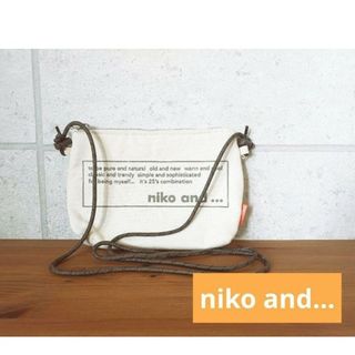 niko and…　ニコアンド　キャンバス地　サコッシュ　ショルダーバッグ