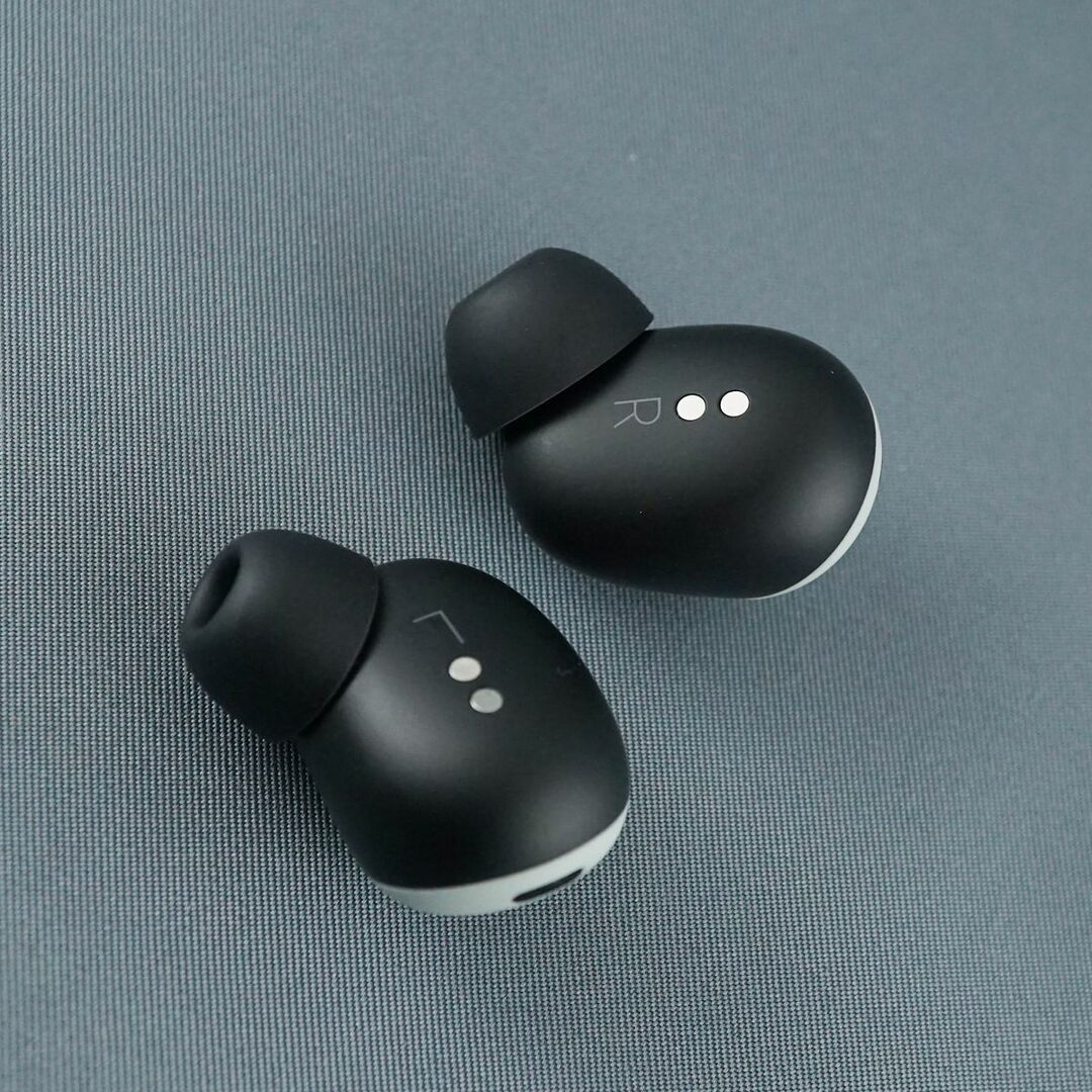 Google(グーグル)のGoogle Pixel Buds Pro 完全ワイヤレスイヤホン USED美品 ノイズキャンセリング ANC マイク ワイヤレス充電 Qi Fog 完動品 S V0317 スマホ/家電/カメラのオーディオ機器(ヘッドフォン/イヤフォン)の商品写真