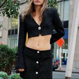 ザラ(ZARA)の美品 ZARA ノーカラージャケット ショート丈 ブラック XS(ノーカラージャケット)