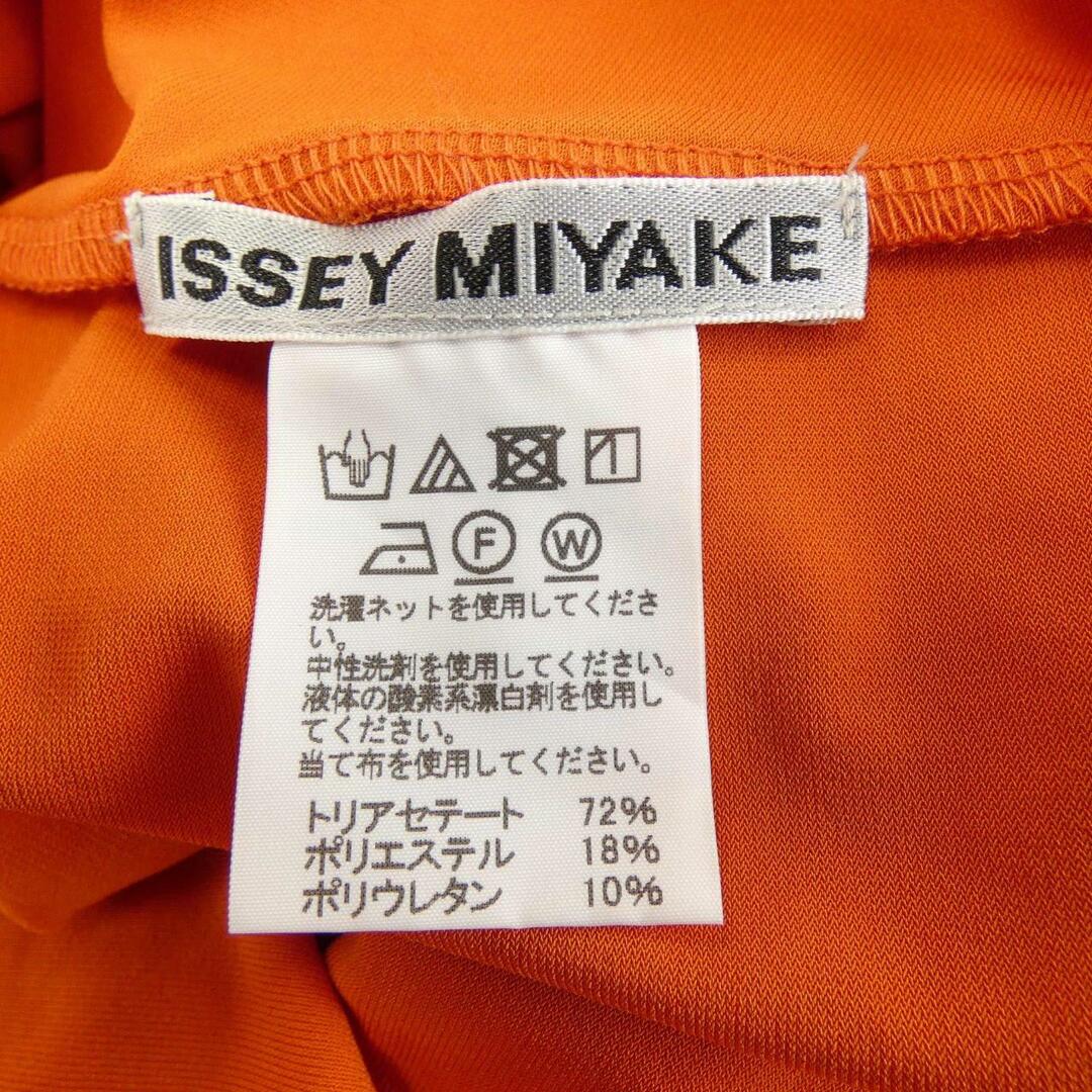 ISSEY MIYAKE(イッセイミヤケ)のイッセイミヤケ ISSEY MIYAKE ワンピース レディースのワンピース(ひざ丈ワンピース)の商品写真