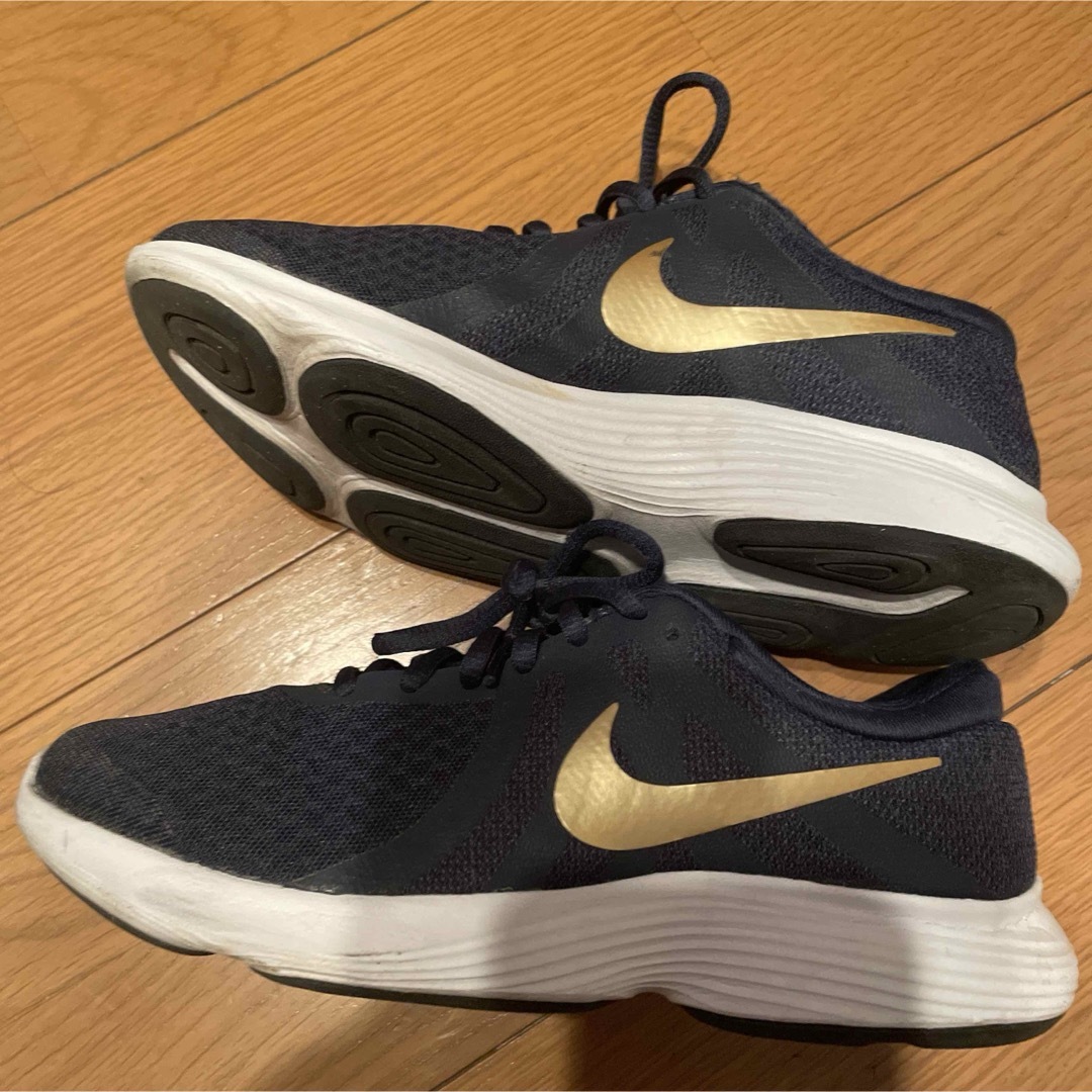 NIKE(ナイキ)のレディースNIKEスニーカー ネイビー23 レディースの靴/シューズ(スニーカー)の商品写真