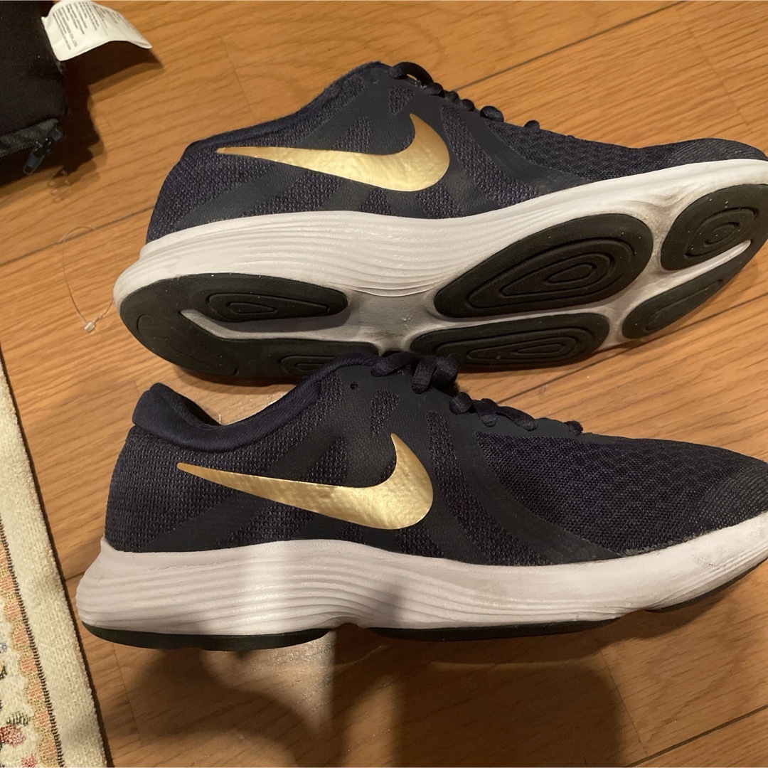 NIKE(ナイキ)のレディースNIKEスニーカー ネイビー23 レディースの靴/シューズ(スニーカー)の商品写真