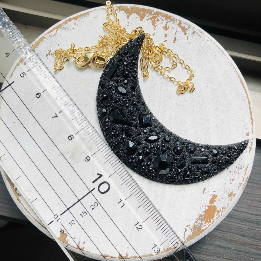 Ameri VINTAGE(アメリヴィンテージ)のヴィンテージ　大振り　月　チョーカー　ネックレス レディースのアクセサリー(ネックレス)の商品写真