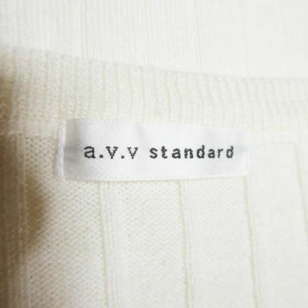 a.v.v(アーヴェヴェ)のアー・ヴェ・ヴェスタンダード 長袖ニット Vネック M 230127AO14A レディースのトップス(ニット/セーター)の商品写真