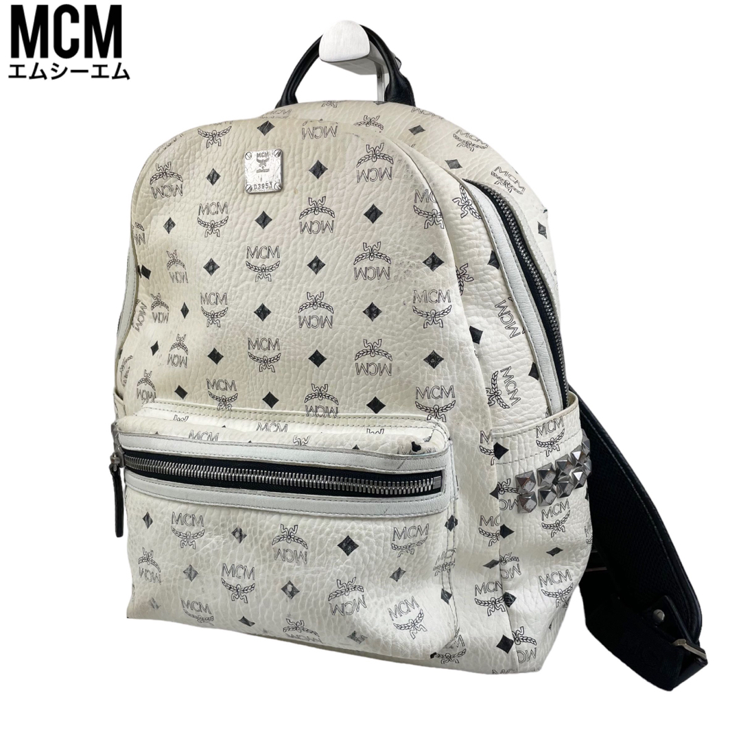 MCM(エムシーエム)の✨良品　MCM エムシーエム　リュック　バックパック　ヴィセトス柄  スタッズ レディースのバッグ(リュック/バックパック)の商品写真