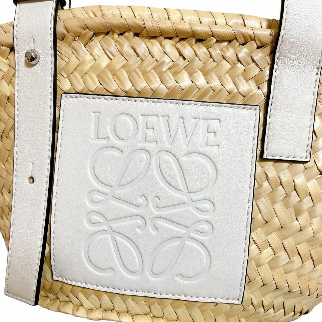 LOEWE(ロエベ)の【新品同様】ロエベ　カゴバッグ　スモール　アナグラムロゴ レディースのバッグ(かごバッグ/ストローバッグ)の商品写真