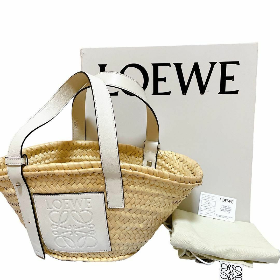 LOEWE(ロエベ)の【新品同様】ロエベ　カゴバッグ　スモール　アナグラムロゴ レディースのバッグ(かごバッグ/ストローバッグ)の商品写真