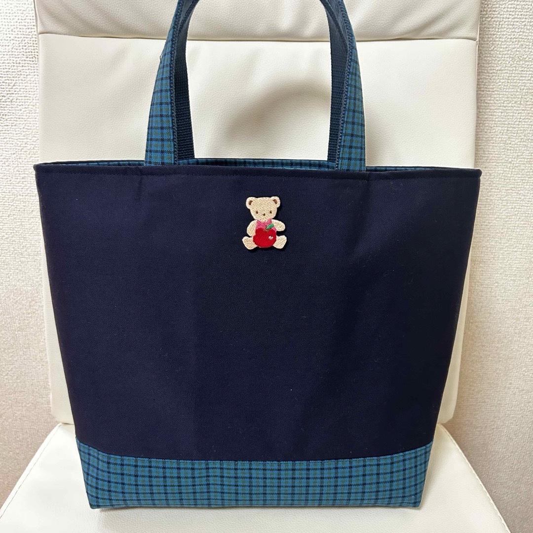 ハンドメイド♡トートバッグ♡ファミリアワッペン付き♡青チェック♡ ハンドメイドのファッション小物(バッグ)の商品写真