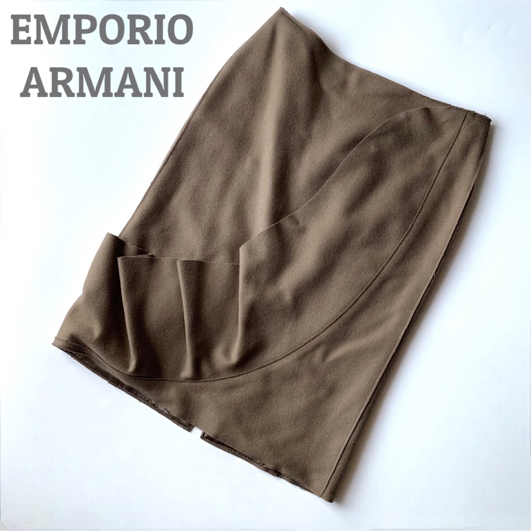 Emporio Armani(エンポリオアルマーニ)の【最上級‼️】アルマーニ　タイトスカート　スカート　フォーマル　ベージュ　36 レディースのスカート(ひざ丈スカート)の商品写真