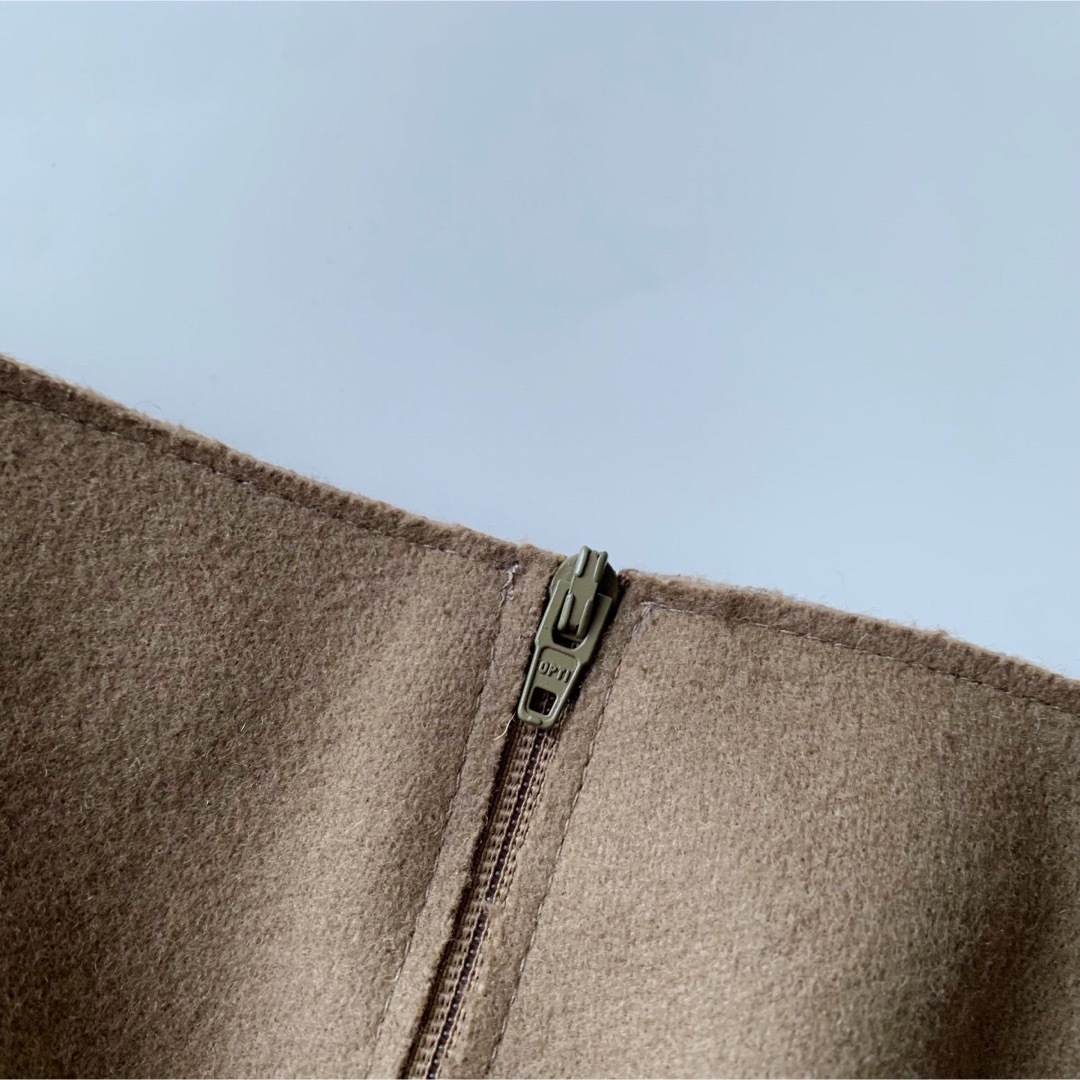 Emporio Armani(エンポリオアルマーニ)の【最上級‼️】アルマーニ　タイトスカート　スカート　フォーマル　ベージュ　36 レディースのスカート(ひざ丈スカート)の商品写真