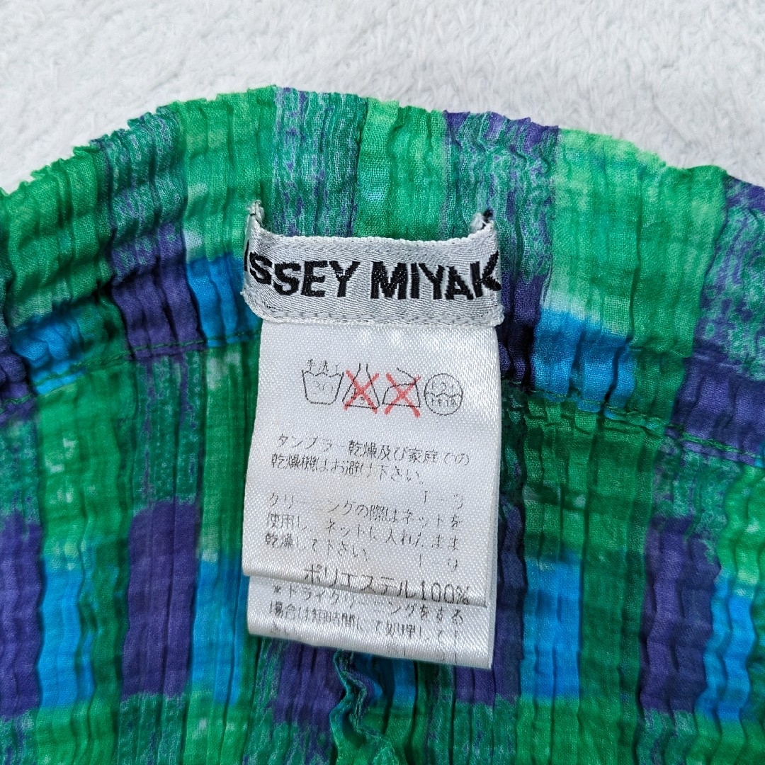 ISSEY MIYAKE(イッセイミヤケ)の★ 1997年 イッセイミヤケ ★ プリーツクロップドパンツ プリーツプリーズ レディースのパンツ(その他)の商品写真