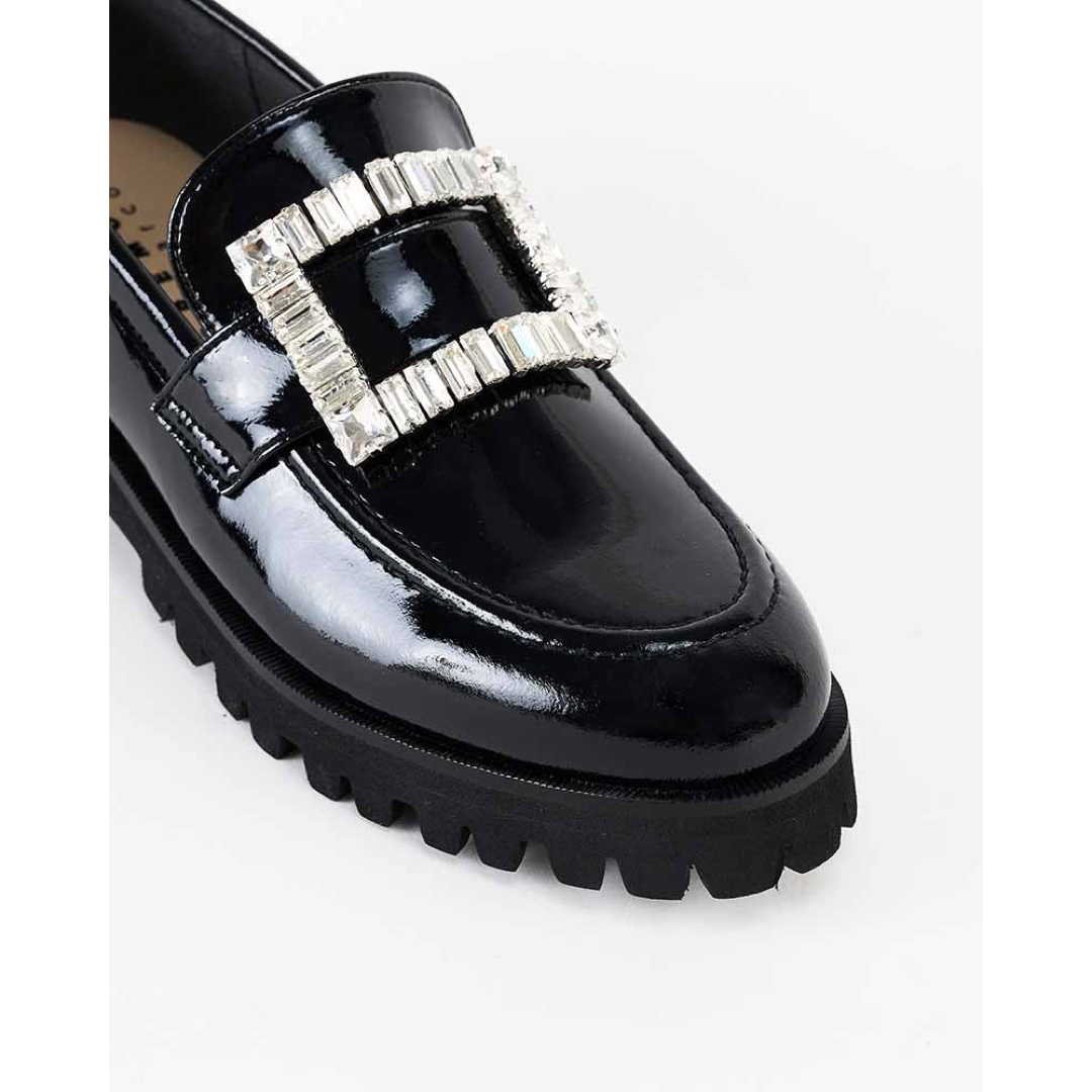 フォアモスマルコ 21.0 ブラック エナメル ビジュー バックル ローファー レディースの靴/シューズ(ローファー/革靴)の商品写真