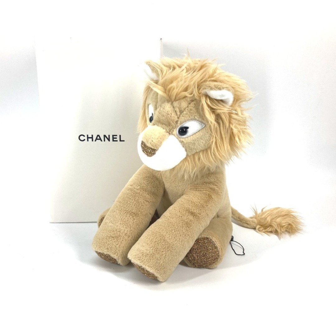 CHANEL(シャネル)のシャネル CHANEL らいおん ココクラッシュ COCO CRUSH ノベルティ 非売品 インテリア ぬいぐるみ ポリエステル ベージュ 未使用 エンタメ/ホビーのおもちゃ/ぬいぐるみ(ぬいぐるみ)の商品写真