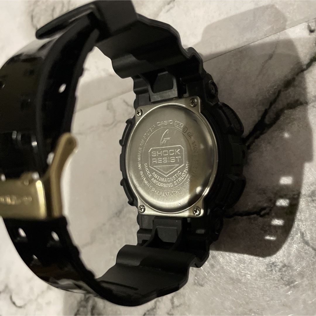 G-SHOCK(ジーショック)のCASIO G-SHOCK GA-110GB-1A BLACK×GOLD メンズの時計(腕時計(デジタル))の商品写真