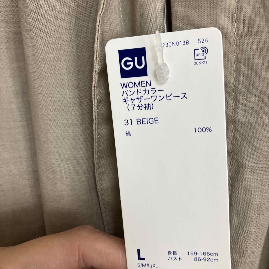 GU(ジーユー)のバンドカラーギャザーワンピース　GU ジーユー レディースのワンピース(ロングワンピース/マキシワンピース)の商品写真