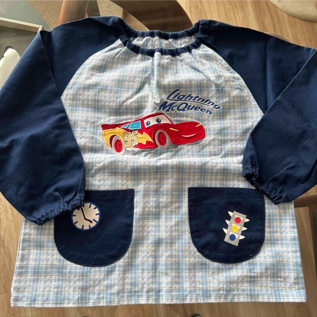 Disney(ディズニー)のカーズ　スモック 110サイズ キッズ/ベビー/マタニティのキッズ服男の子用(90cm~)(その他)の商品写真