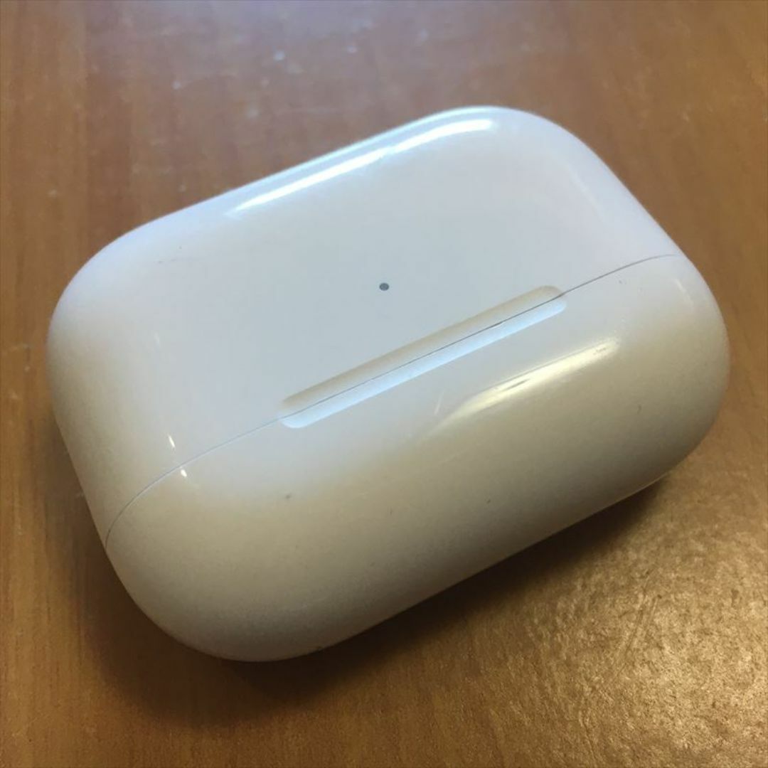 Apple(アップル)の1) Apple純正 AirPods Pro 第2世代 充電ケース A2700 スマホ/家電/カメラのオーディオ機器(ヘッドフォン/イヤフォン)の商品写真