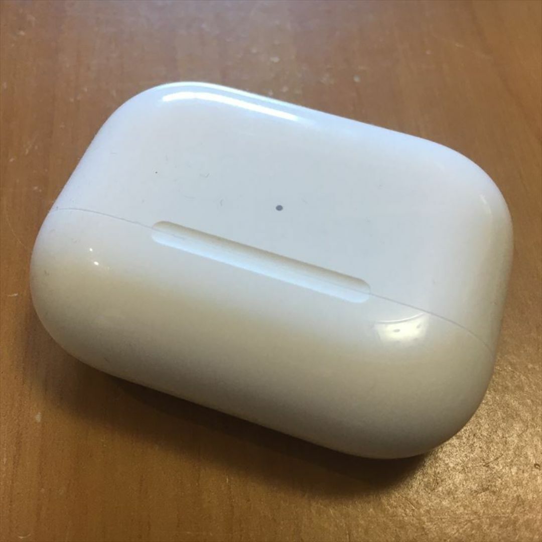 Apple(アップル)の2) Apple純正 AirPods Pro 第2世代 充電ケース A2700 スマホ/家電/カメラのオーディオ機器(ヘッドフォン/イヤフォン)の商品写真