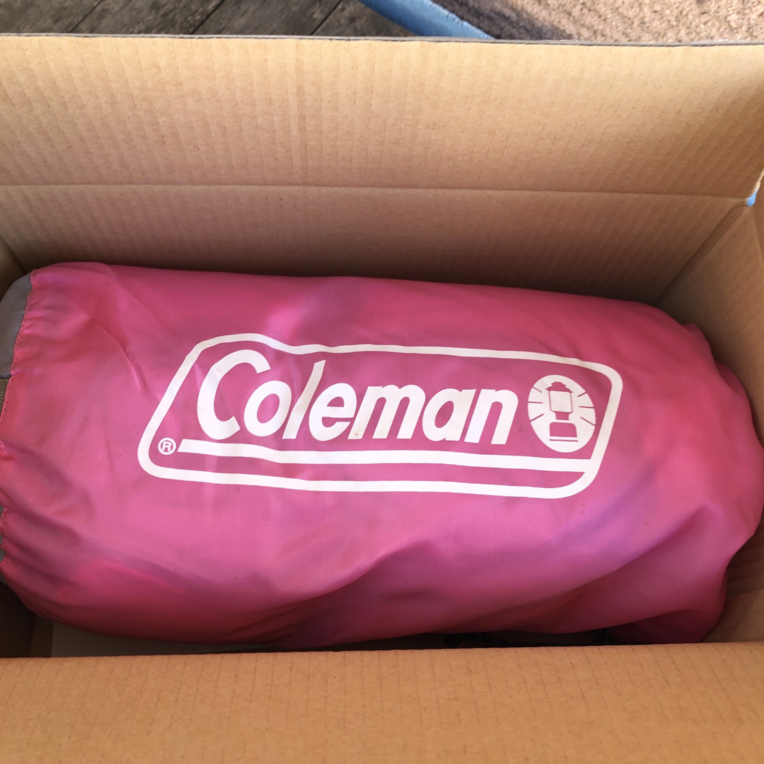 Coleman(コールマン)のColeman キッズ用スリーピングバッグ、寝袋ピンク スポーツ/アウトドアのアウトドア(寝袋/寝具)の商品写真