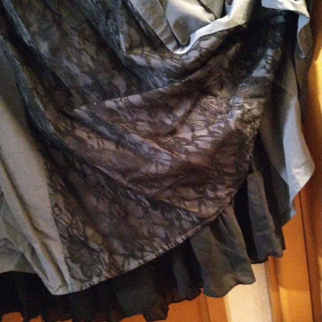 大幅値下げ！黒いシフォンスカートと二重のグレーロングスカート レース レディースのスカート(ロングスカート)の商品写真