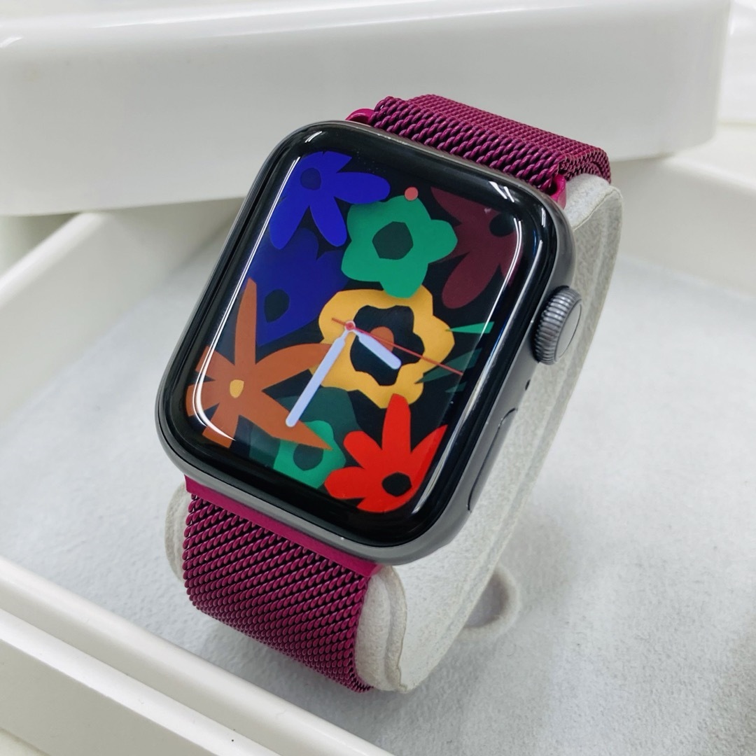 Apple Watch(アップルウォッチ)のアップルウォッチ 本体 40mm Apple Watch series 4 黒 スマホ/家電/カメラのスマートフォン/携帯電話(その他)の商品写真