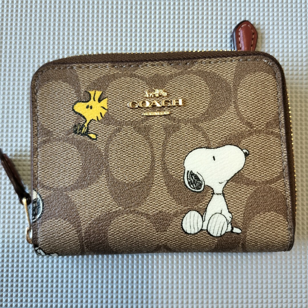 COACH(コーチ)のコーチ 財布 スヌーピー COACH シグネチャー ピーナッツ コラボ スヌーピ レディースのファッション小物(財布)の商品写真