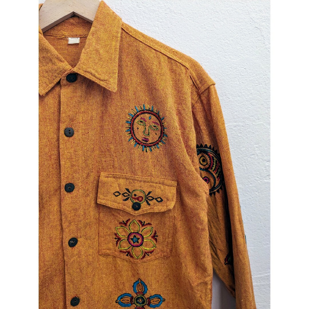 BEAMS(ビームス)のSUN & FLOWER EMBROIDERY SHIRT JACKET メンズのトップス(シャツ)の商品写真