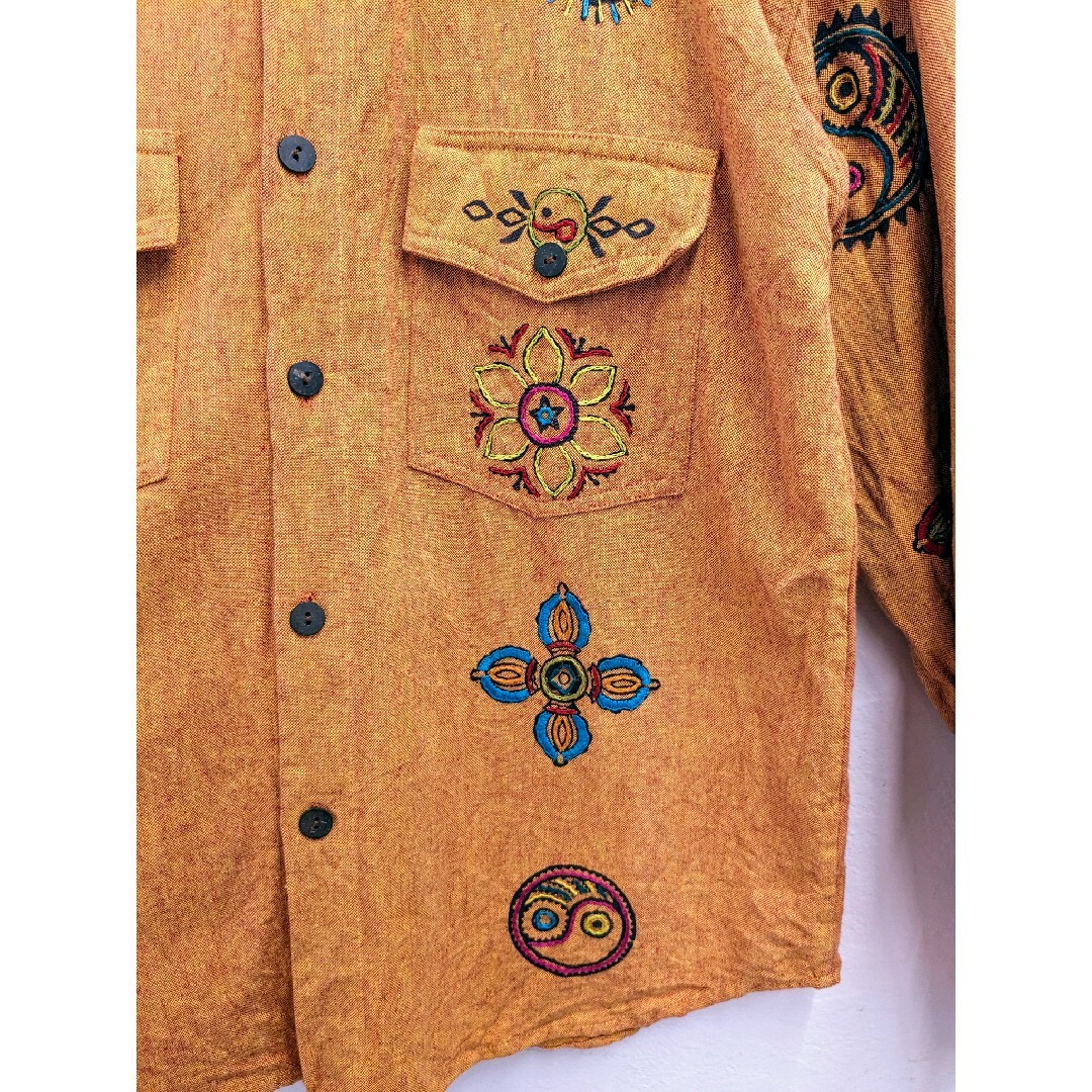 BEAMS(ビームス)のSUN & FLOWER EMBROIDERY SHIRT JACKET メンズのトップス(シャツ)の商品写真