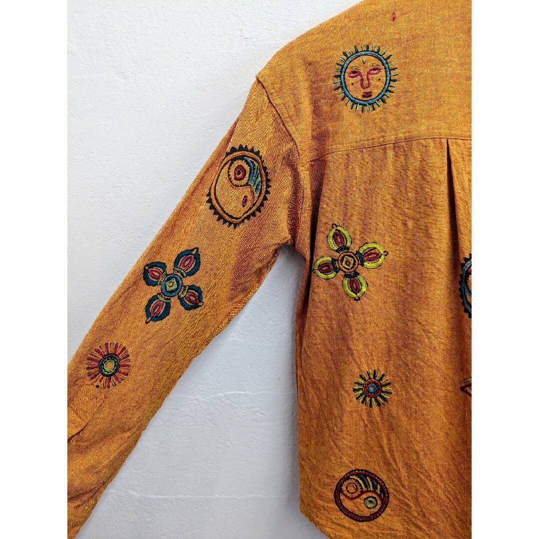 BEAMS(ビームス)のSUN & FLOWER EMBROIDERY SHIRT JACKET メンズのトップス(シャツ)の商品写真