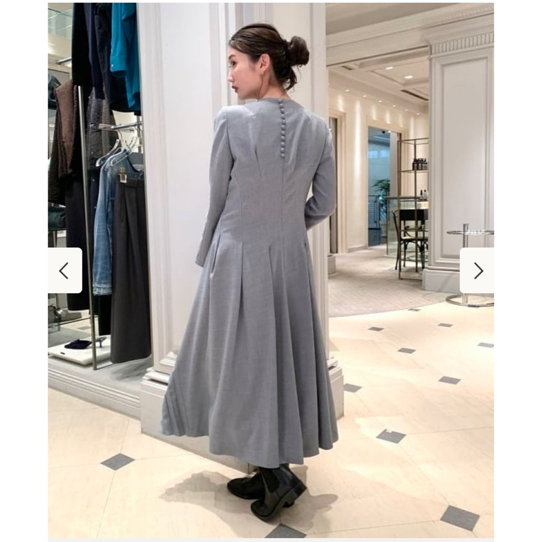 mame(マメ)のmame kurogouchi curved pleated dress レディースのワンピース(ロングワンピース/マキシワンピース)の商品写真