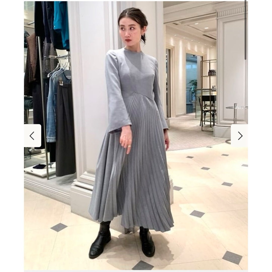 mame(マメ)のmame kurogouchi curved pleated dress レディースのワンピース(ロングワンピース/マキシワンピース)の商品写真