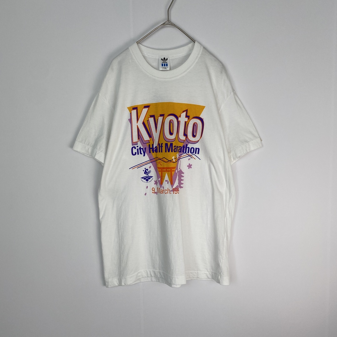 adidas(アディダス)の【アディダス　半袖Tシャツ　ヴィンテージＴ　90’s　アイボリー　古着】 メンズのトップス(Tシャツ/カットソー(半袖/袖なし))の商品写真