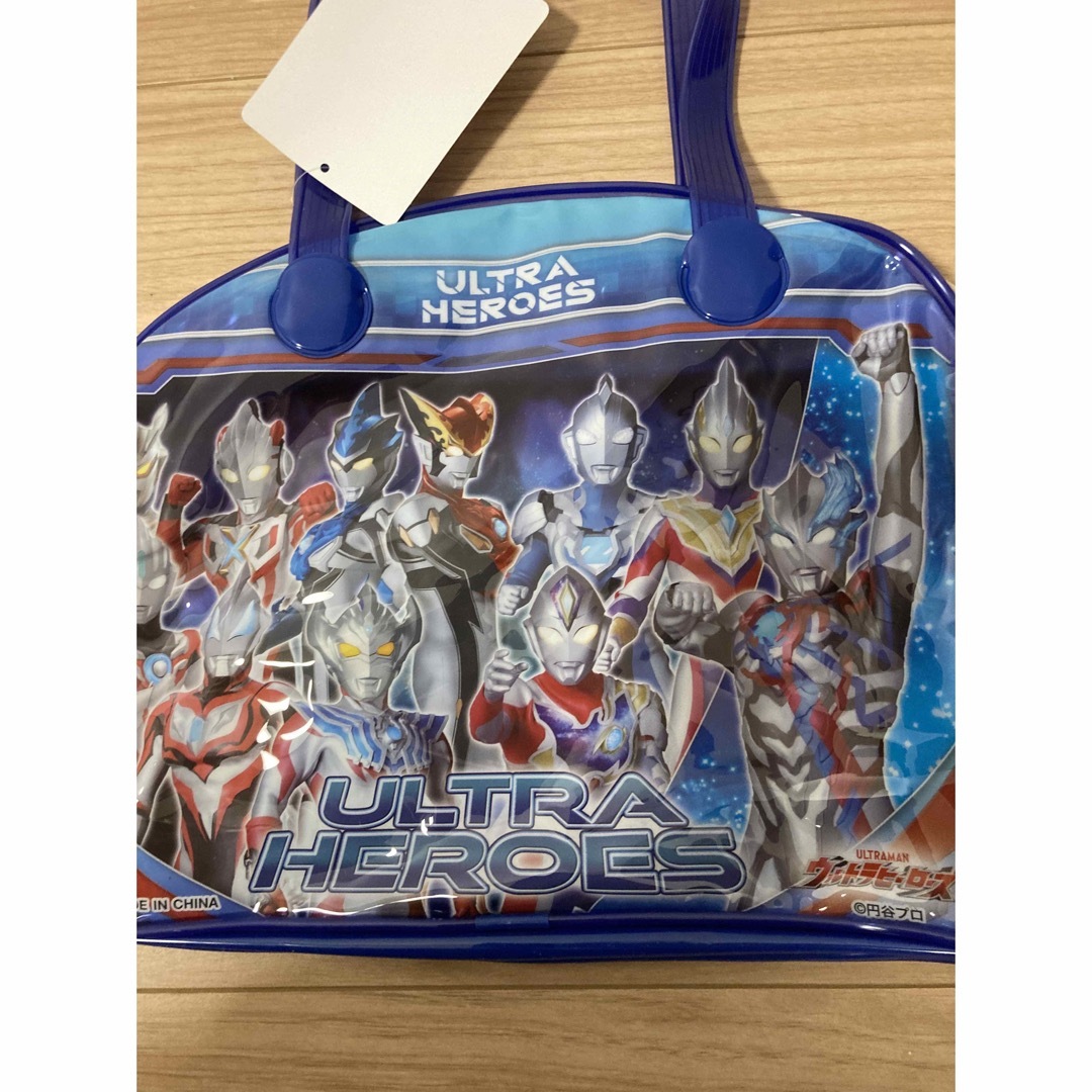 BANDAI(バンダイ)の新品☆ウルトラマンボストンプールバッグ スポーツ/アウトドアのスポーツ/アウトドア その他(マリン/スイミング)の商品写真