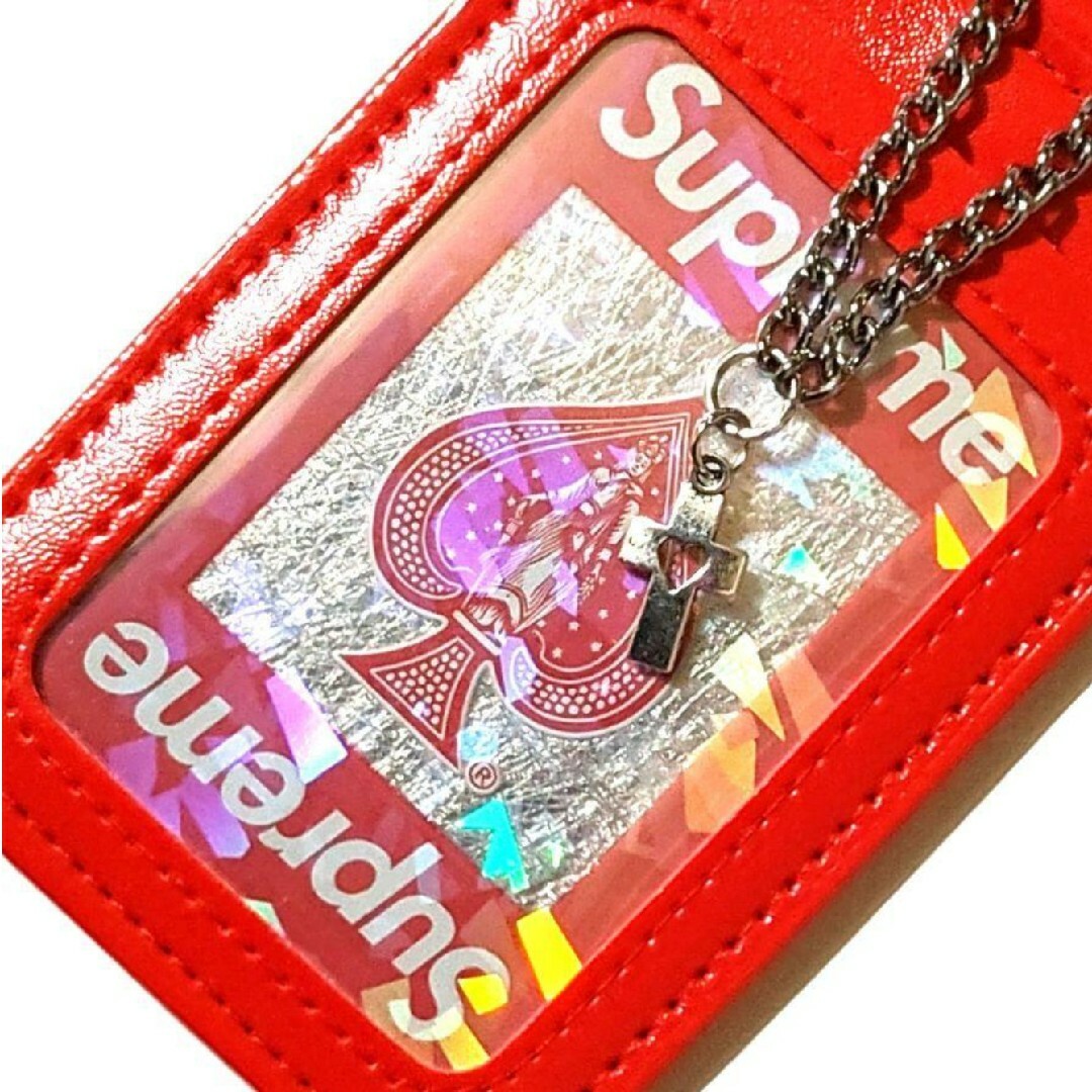 Supreme(シュプリーム)の⭐希少　♥♣Supremeトランプ♠♦１枚と シルバークロスチャーム付パスケース レディースのファッション小物(パスケース/IDカードホルダー)の商品写真