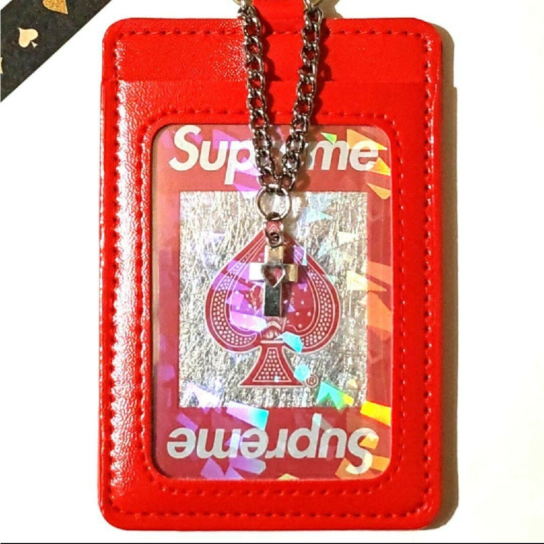 Supreme(シュプリーム)の⭐希少　♥♣Supremeトランプ♠♦１枚と シルバークロスチャーム付パスケース レディースのファッション小物(パスケース/IDカードホルダー)の商品写真