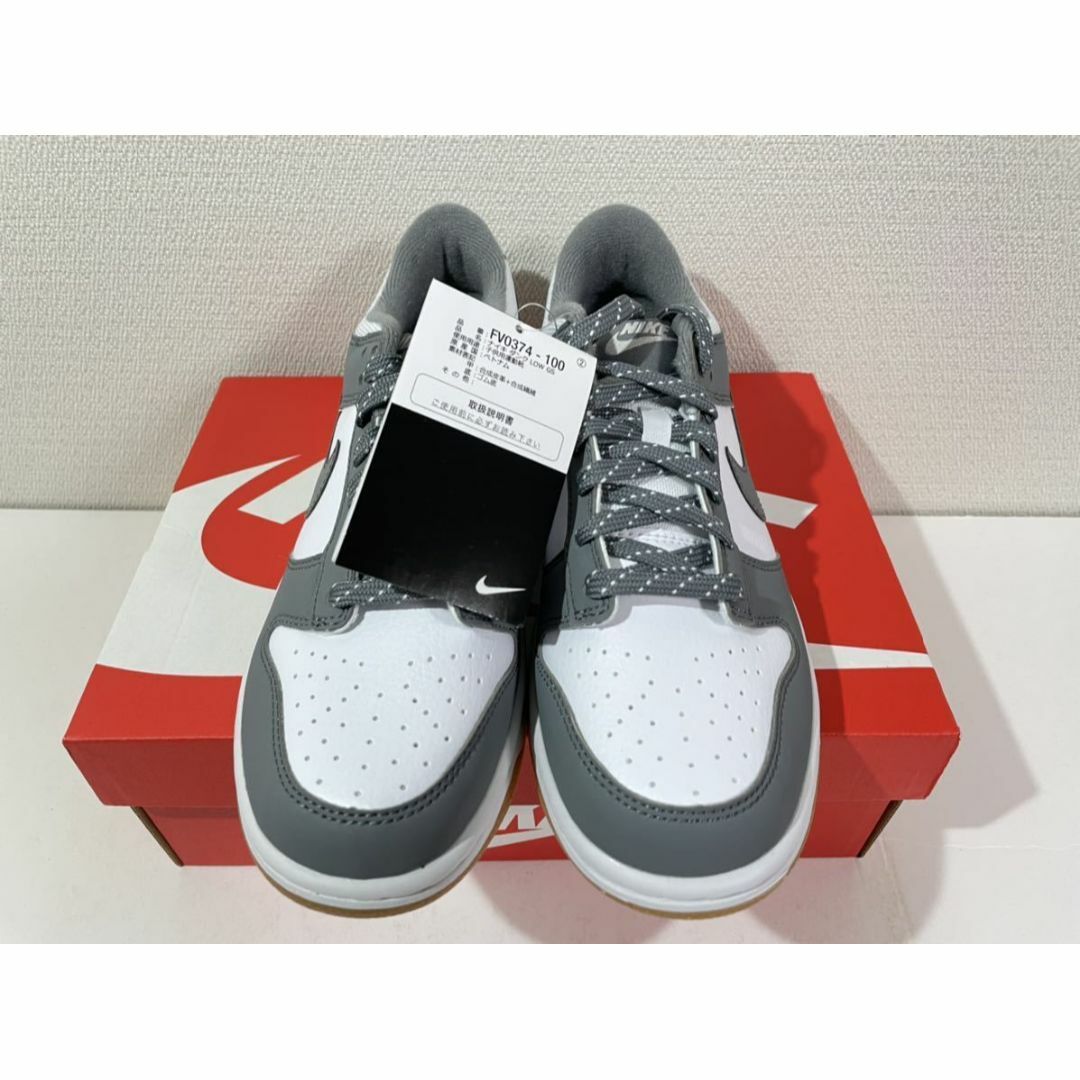 NIKE(ナイキ)の【新品】24㎝　NIKE GS DUNK LOW ダンクロー スモークグレー レディースの靴/シューズ(スニーカー)の商品写真