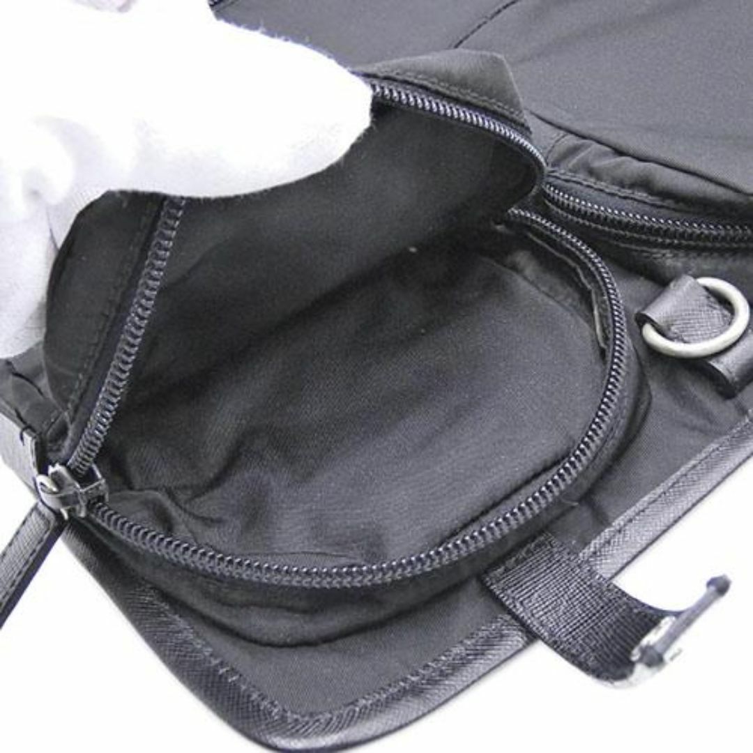 PRADA(プラダ)のプラダ バッグ PRADA ナイロン テッスートxサフィアーノ 折りたたみ 旅行バッグ 黒 ブラック ユニセックス 2N0887 OJ10152 メンズのバッグ(トラベルバッグ/スーツケース)の商品写真