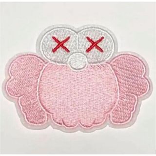 KAWS  カウズ　ピンク　BFF コンパニオン　豪華　刺繍　ワッペン　アイロン(各種パーツ)