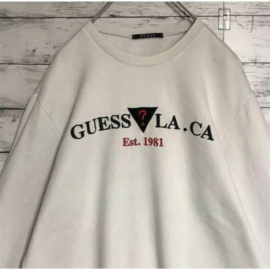 GUESS(ゲス)の【人気定番デザイン】ゲス　刺繍ロゴスウェット　薄いベージュ　L115R メンズのトップス(スウェット)の商品写真