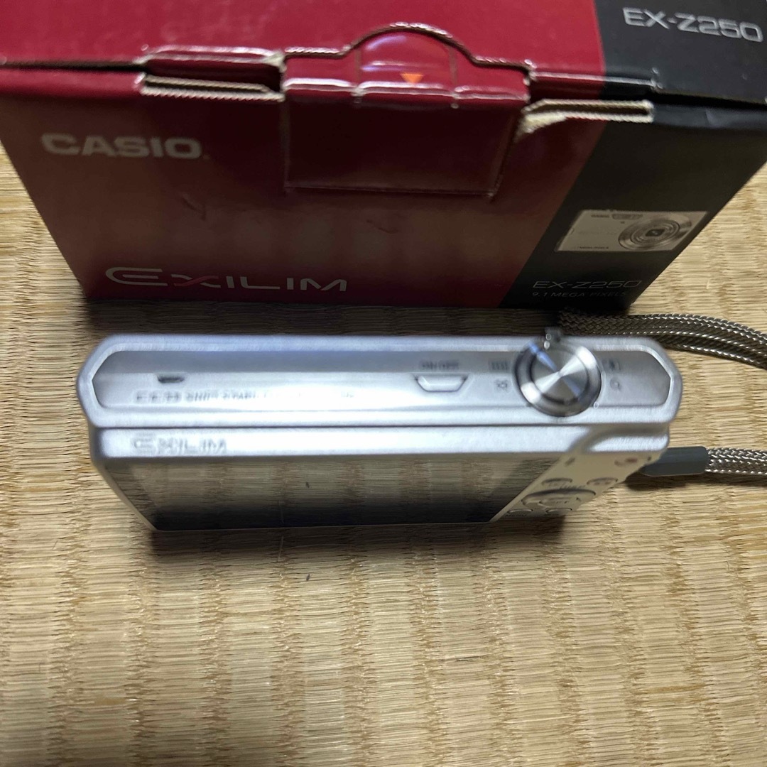 CASIO(カシオ)のCASIO EXILIM ZOOM EX-Z250 スマホ/家電/カメラのカメラ(コンパクトデジタルカメラ)の商品写真