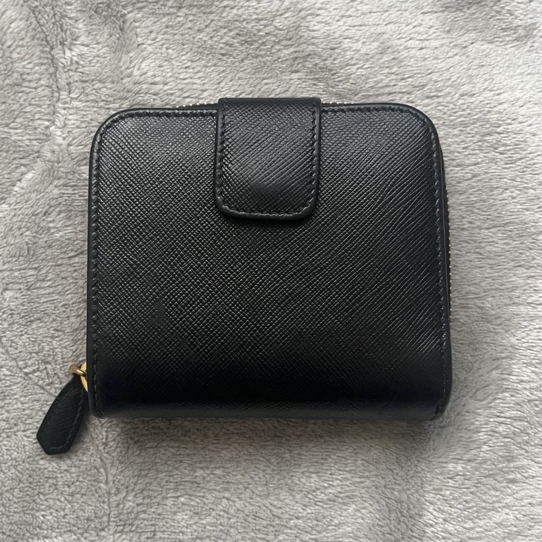 PRADA(プラダ)のPRADA 二つ折り財布　サフィアーノ　黒 レディースのファッション小物(財布)の商品写真