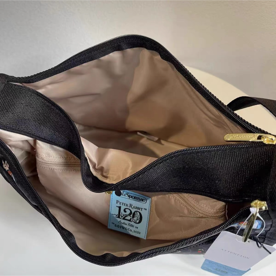 LeSportsac(レスポートサック)のショルダーバック　ピーターラビット　レスポートサック　新品未使用 レディースのバッグ(ショルダーバッグ)の商品写真
