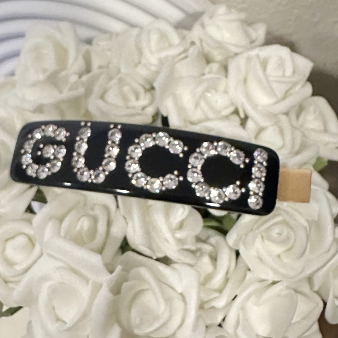 Gucci(グッチ)のGUCCI グッチ　クリスタル グッチ シングル ヘアクリップ レディースのヘアアクセサリー(バレッタ/ヘアクリップ)の商品写真