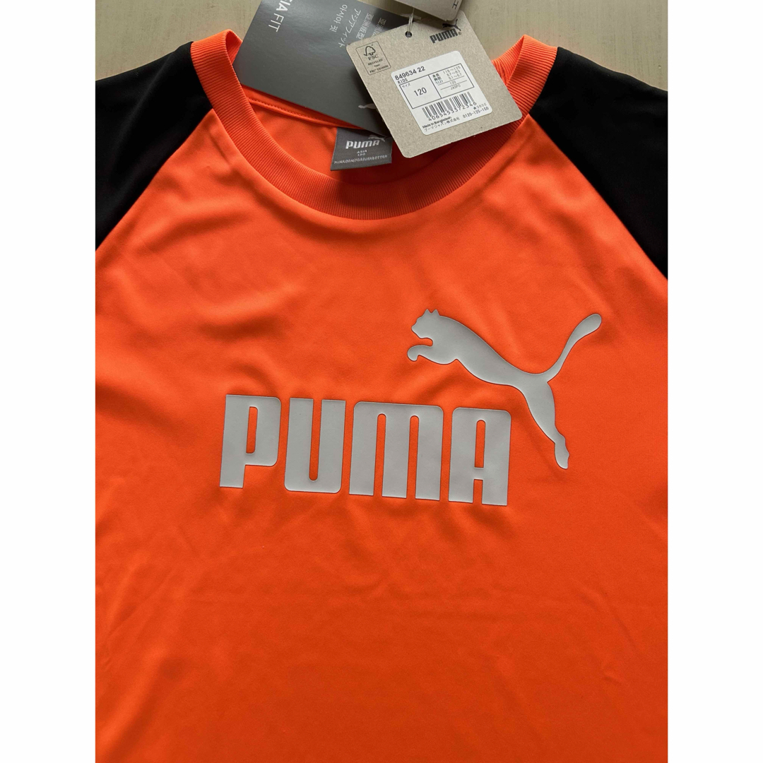 PUMA(プーマ)の新品タグ付き　120㎝ PUMAプーマ上下セットアップ　オレンジ×ブラック キッズ/ベビー/マタニティのキッズ服男の子用(90cm~)(Tシャツ/カットソー)の商品写真