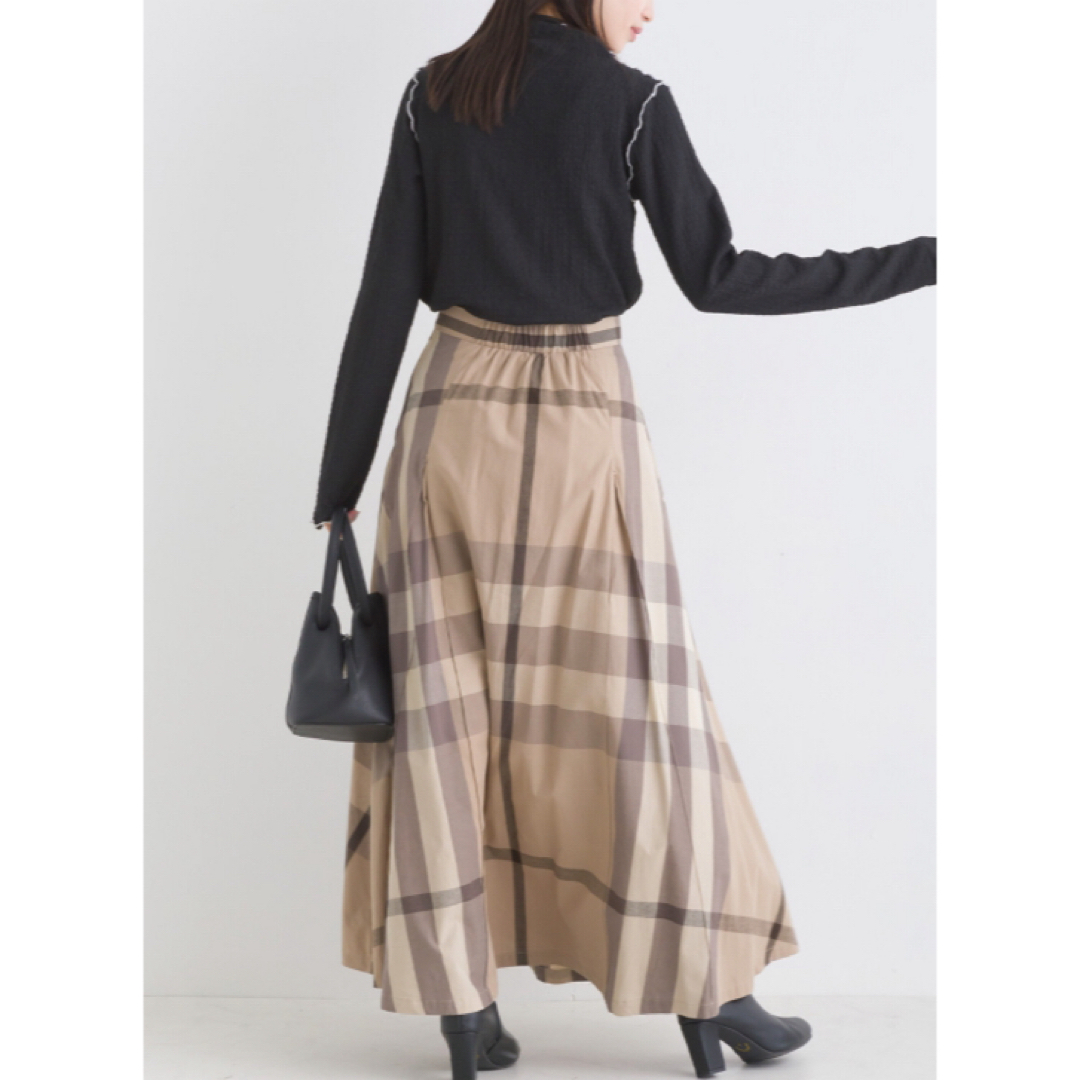 en haut  平織りチェックフレアスカート レディースのスカート(ロングスカート)の商品写真