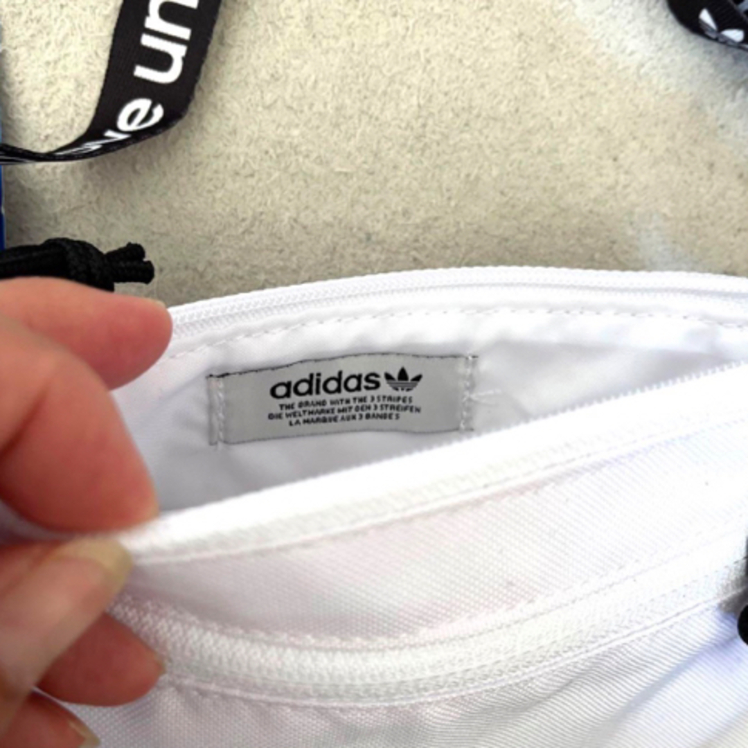 adidas(アディダス)の未使用　アディダス　ショルダーバッグ　白 レディースのバッグ(ショルダーバッグ)の商品写真