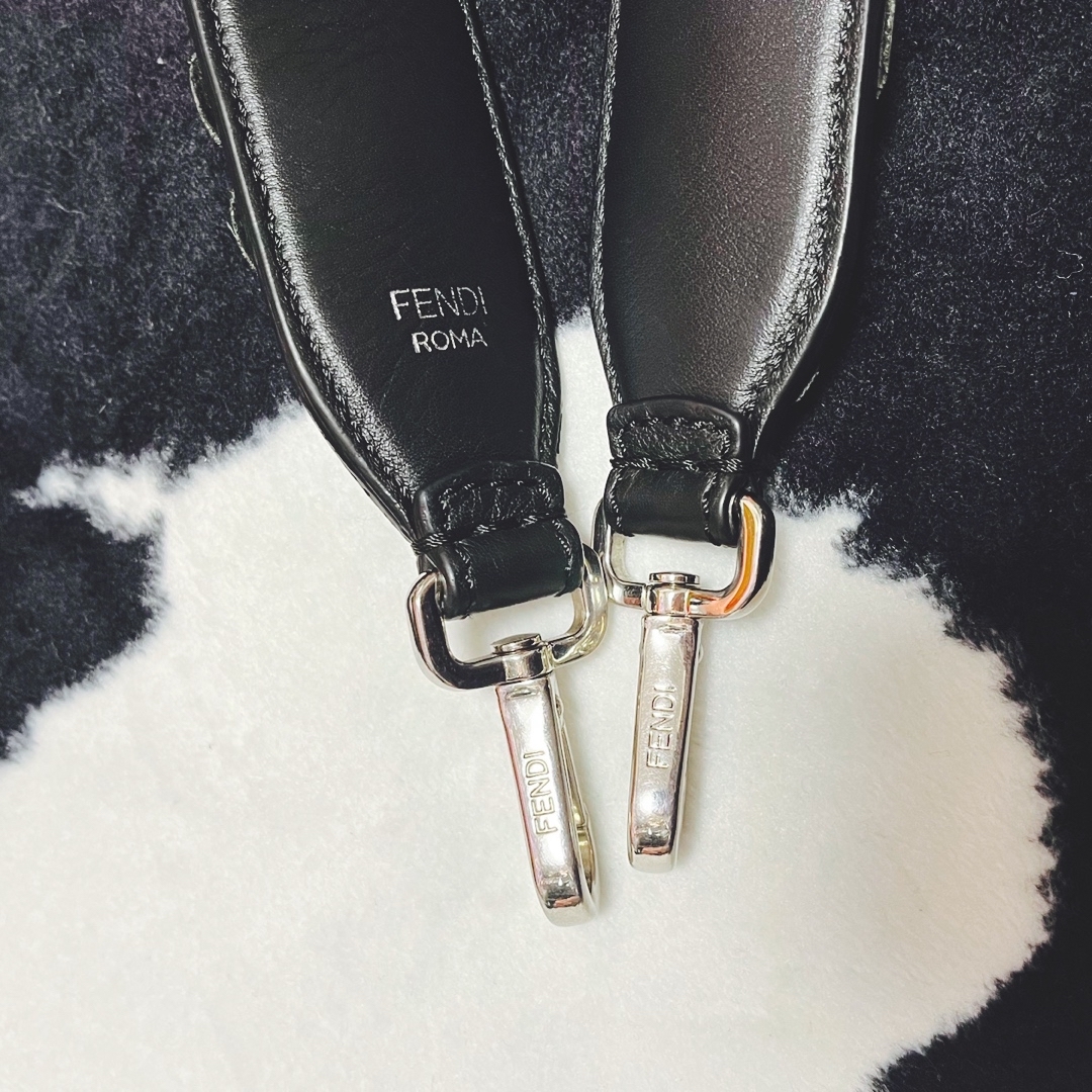 FENDI(フェンディ)のFENDI♡フェンディ♡フラワー♡ストラップユー レディースのバッグ(その他)の商品写真