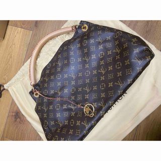 LOUIS VUITTON♡アーツィー